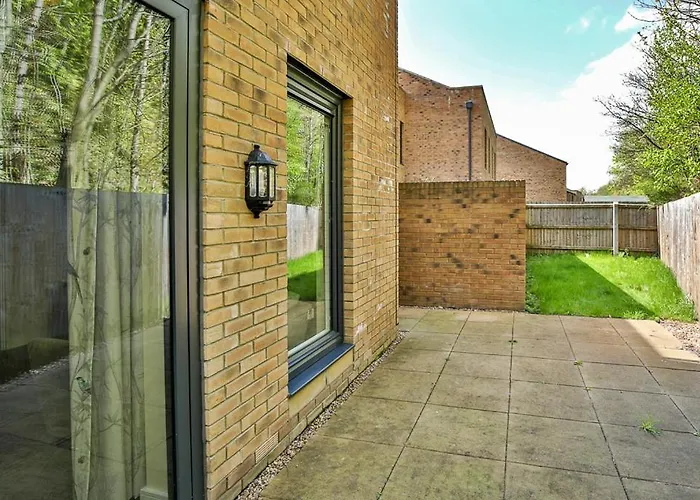 Beautiful City Centre House With Parking! Sleeps 6