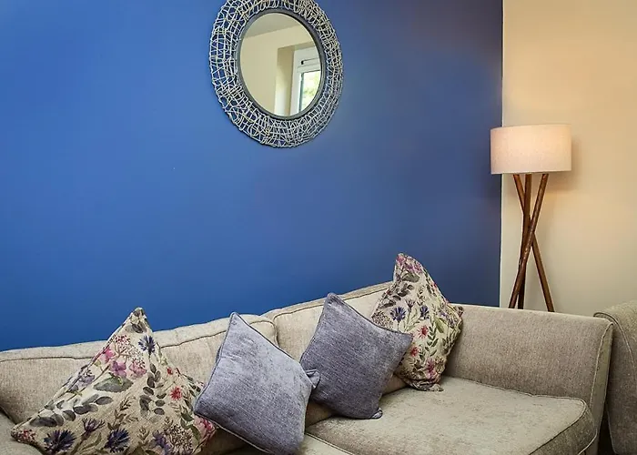Beautiful City Centre House With Parking! Sleeps 6