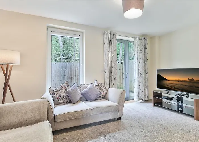 Beautiful City Centre House With Parking! Sleeps 6