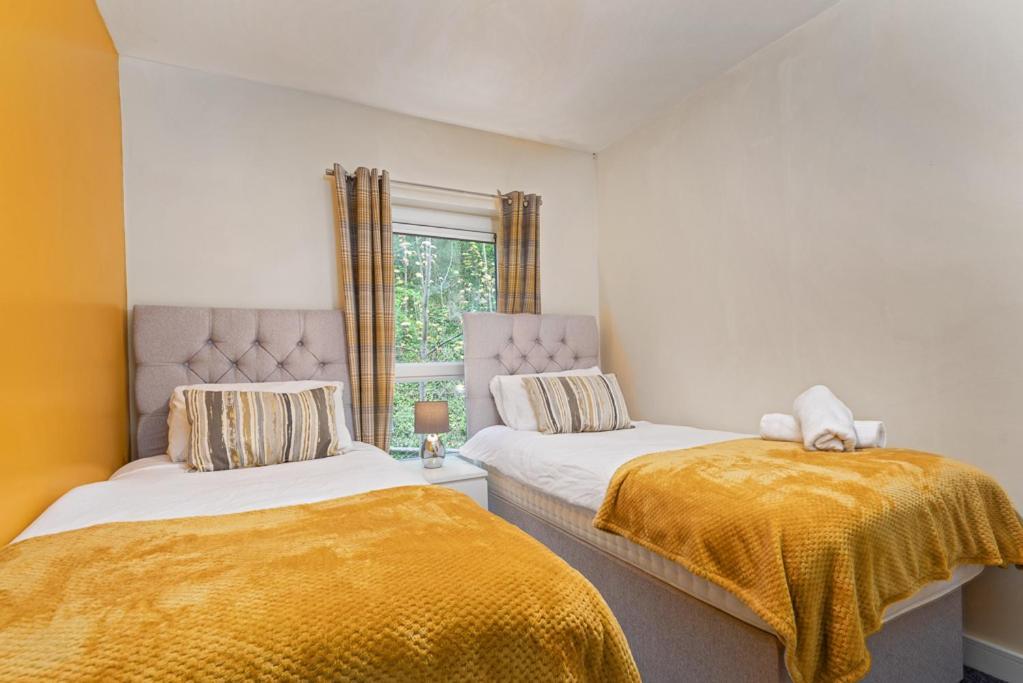 Beautiful Centre House With Parking! Sleeps 6 Holiday home
