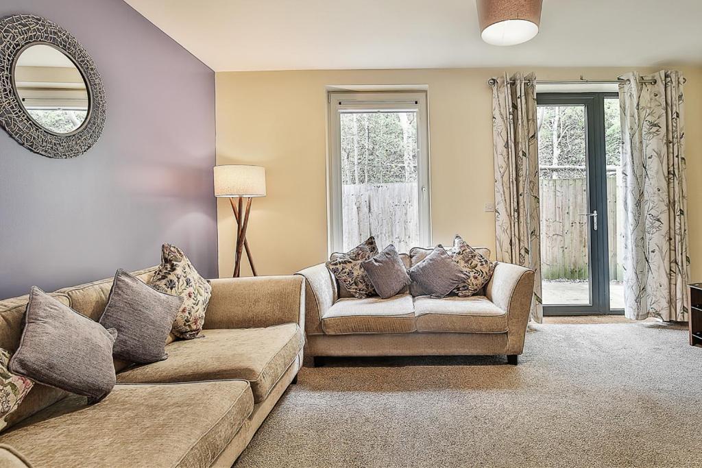 Beautiful Centre House With Parking! Sleeps 6 Holiday home